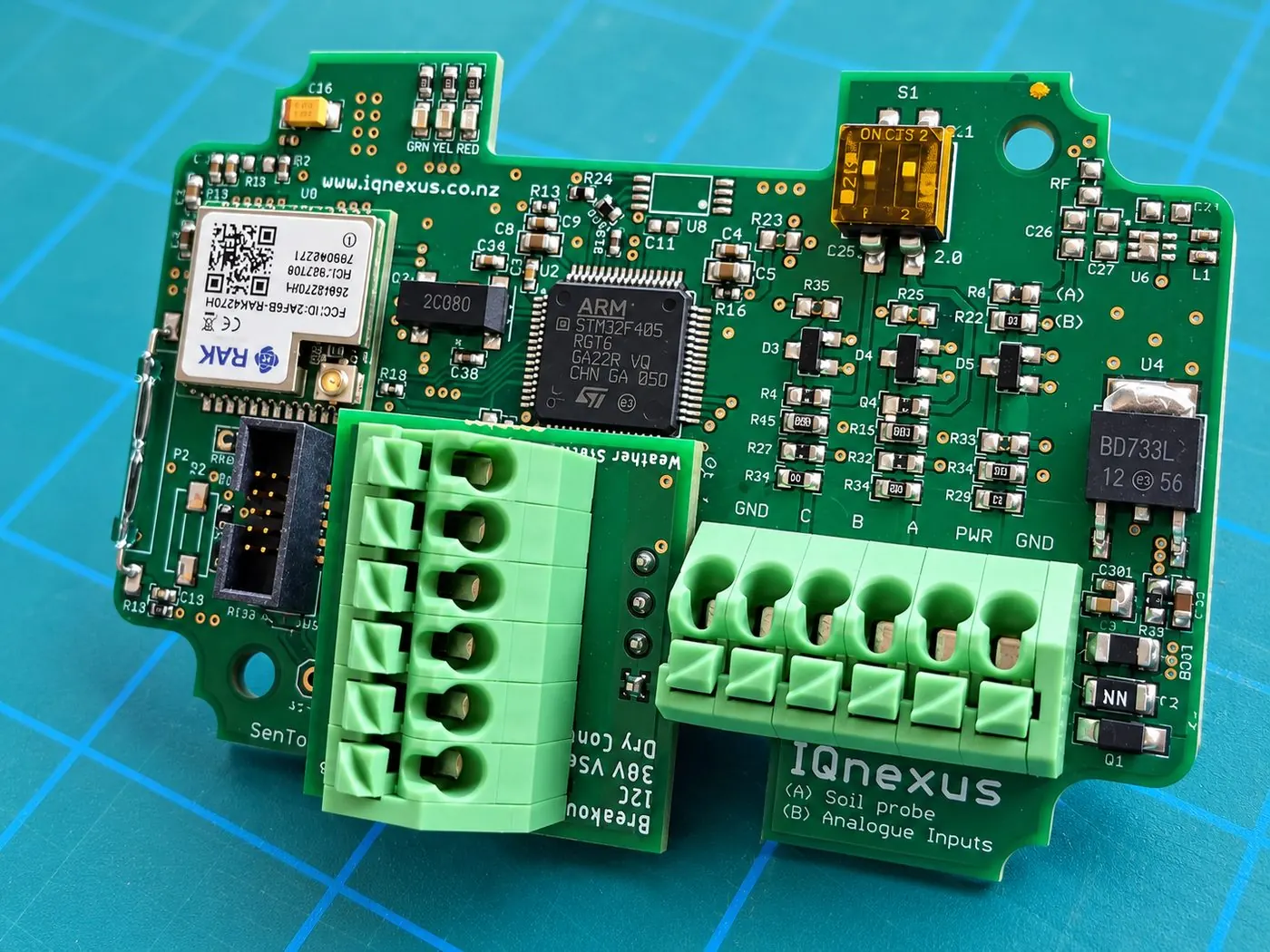 PCB ensamblada de desarrollo propio